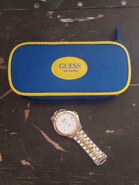 Vintage-GUESS Waterpro
​Colorway: Two-Tone (Silver & Gold-Tone) with White Dial
